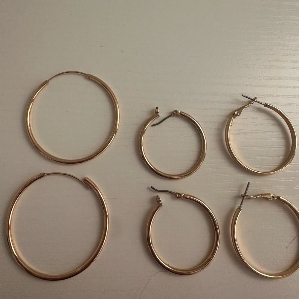 Set of Gold-Tone Hoop Earrings – Mixed Sizes